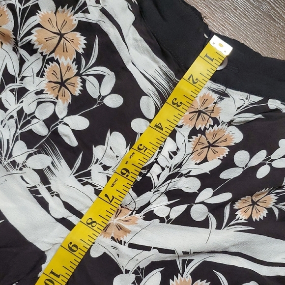 Elevenses Black and White Floral Cropped Pants - Picture 4 of 10